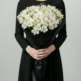 10 Белых Альстромерий (Траур) фото