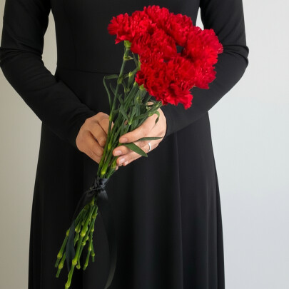 10 Красных Гвоздик (траур) фото