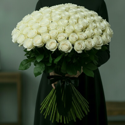 100 Белых Роз 50 см (Траур) фото