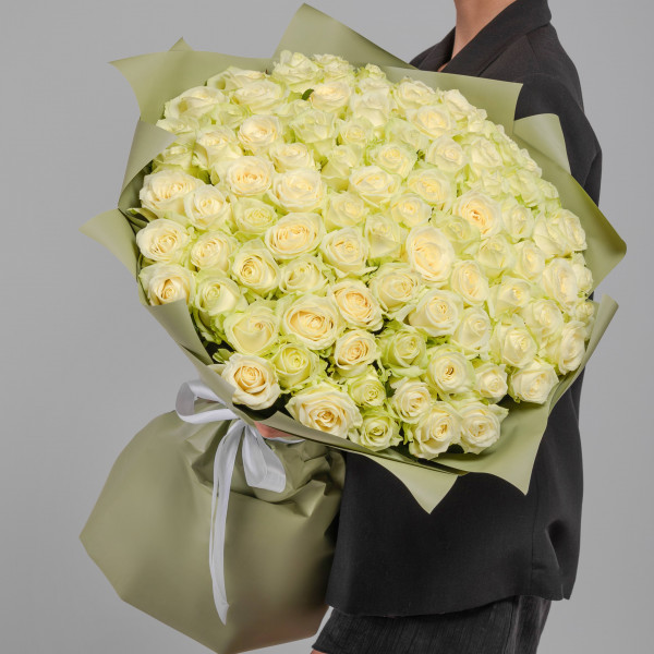 101 Белая Роза (60 см.) в упаковке