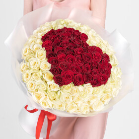 101 Белая и Красная Роза (60 см.) сердце фото