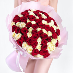 101 Красная и Белая Роза (70 см.) фото