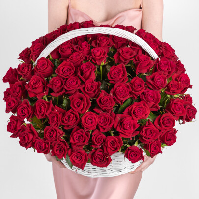101 Красная Роза в корзине фото