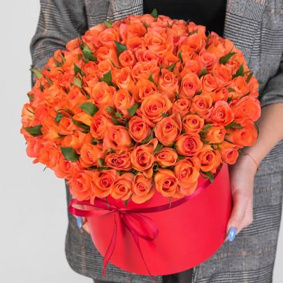 101 Ярко-Оранжевая Роза в коробке фото