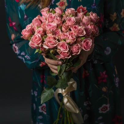 11 Кустовых Розовых Роз (60 см.) фото