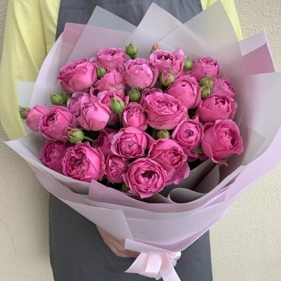 11 Кустовых Пионовидных Малиновых Роз (50 см.) фото