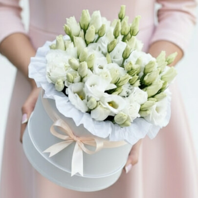 19 Белых Эустом в коробке фото