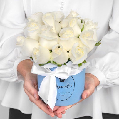 Букет Премиум "15 Белых Роз" в шляпной коробке фото изображение 2