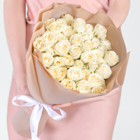 15 Кустовых Белых Роз (60 см.) фото