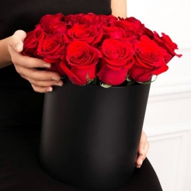 15 Красных Роз (50 см.) в коробке фото