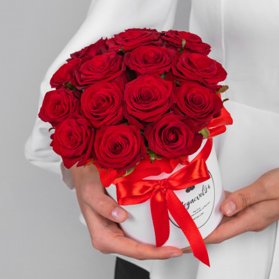 Букет Премиум "15 Красных Роз" в шляпной коробке фото