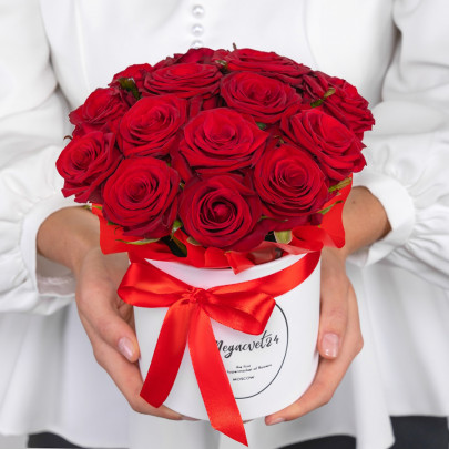 Букет Премиум "15 Красных Роз" в шляпной коробке фото изображение 2
