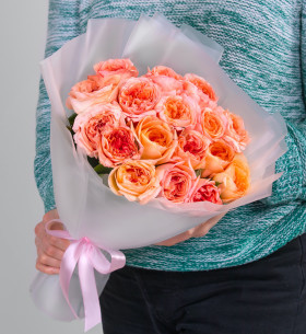 17 Пионовидных Розовых Роз (40 см.) фото