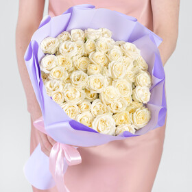 19 Кустовых Белых Роз (60 см.) фото