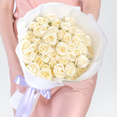 19 Кустовых Белых Роз (40 см.) фото