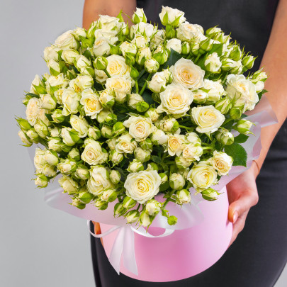 19 Кустовых Белых Роз (40 см.) в коробке фото