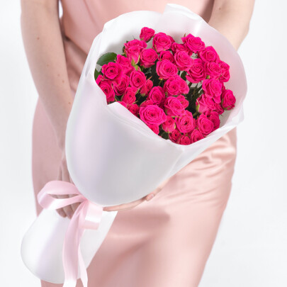 19 Кустовых Малиновых Роз (60 см.) фото