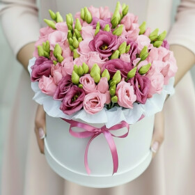 19 Розовых Эустом в коробке фото