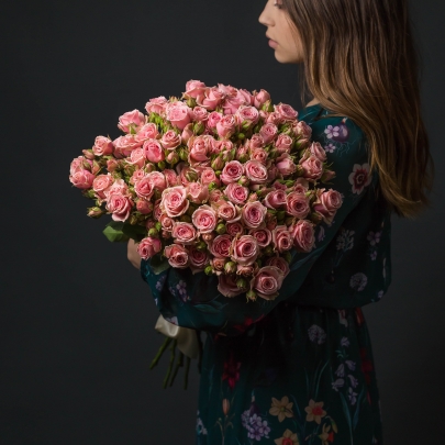 19 Кустовых Розовых Роз (50 см.) фото