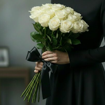 20 Белых Роз 50 см (Траур) фото