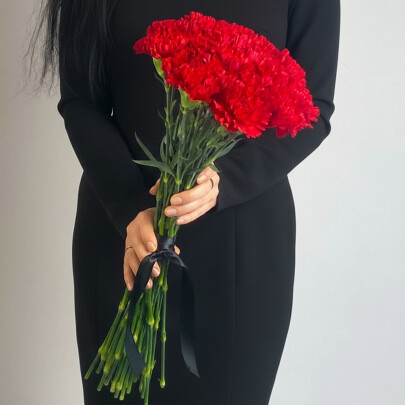 30 Красных Гвоздик (траур) фото