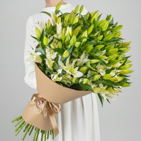 25 Белых Восточных Лилий фото