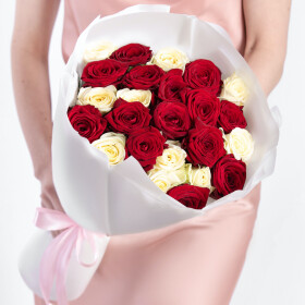 25 Красно-Белых Роз (40 см.) фото