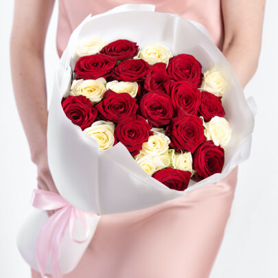 25 Красно-Белых Роз (40 см.) фото