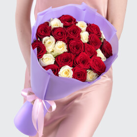 25 Красно-Белых Роз (50 см.) фото