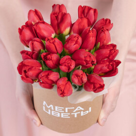 25 Красных Тюльпанов в коробке фото