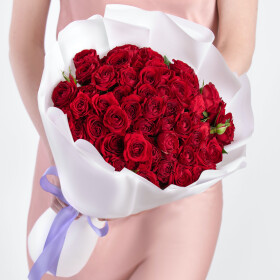 25 Кустовых Красных Роз (50 см.) фото