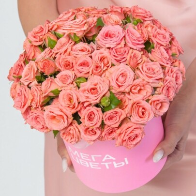 25 Кустовых Розовых Роз в коробке фото