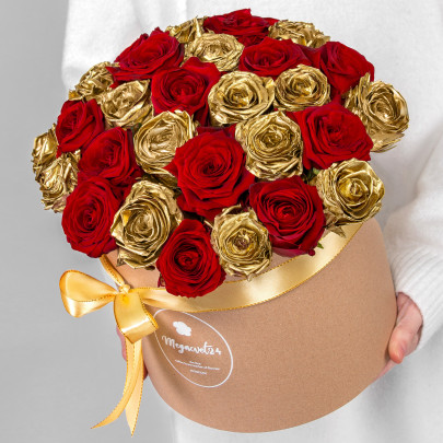35 Красно-Золотых Роз (40 см.) в коробке фото