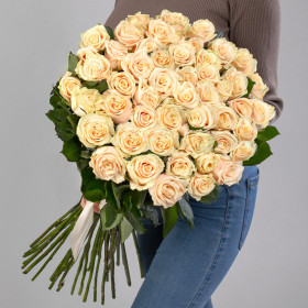 35 Кремовых Роз (70 см.) фото