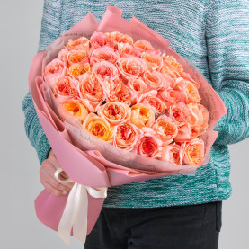 35 Пионовидных Розовых Роз (40 см.) фото