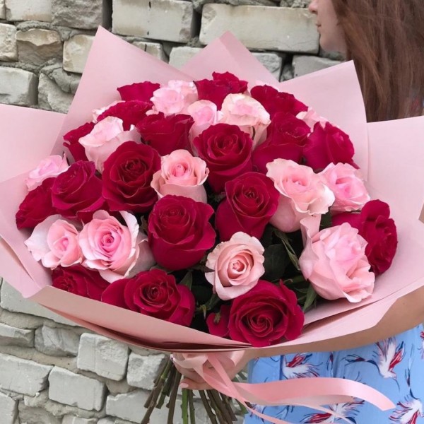 

35 Розовых и Малиновых Роз (60 см.)