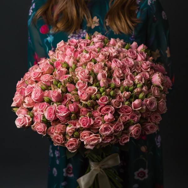 

35 Кустовых Розовых Роз (50 см.)
