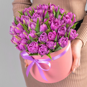 35 Сиреневых Пионовидных Тюльпанов в коробке фото