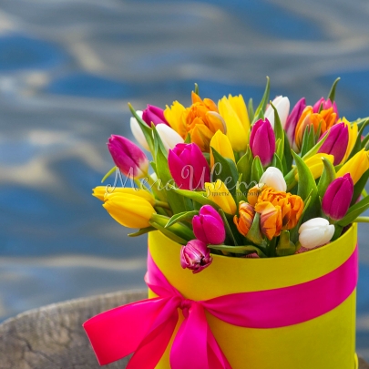 35 Сиреневых Пионовидных Тюльпанов в коробке фото изображение 3