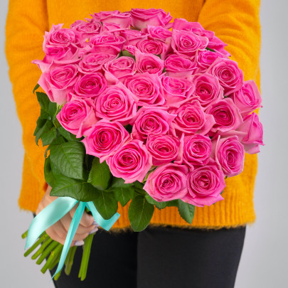 35 Ярко-Розовых Роз (40 см.) фото