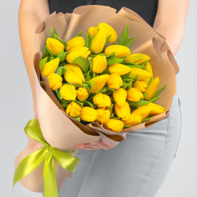 35 Желтых Тюльпанов в пленке фото
