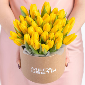35 Желтых Тюльпанов в коробке фото