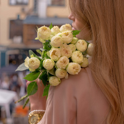 5 Белых Роз Кустовых Пионовидных фото изображение 4