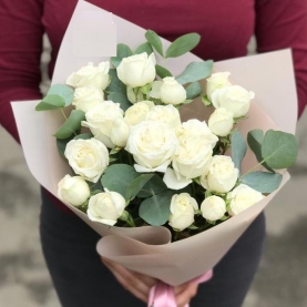 5 Кустовых Пионовидных Белых Роз (60 см.) фото
