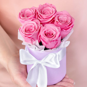 5 Розовых Роз стабилизированных в коробке фото