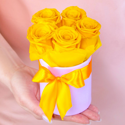 5 Желтых Роз стабилизированных в коробке фото