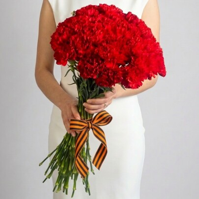 51 Красных Гвоздик фото