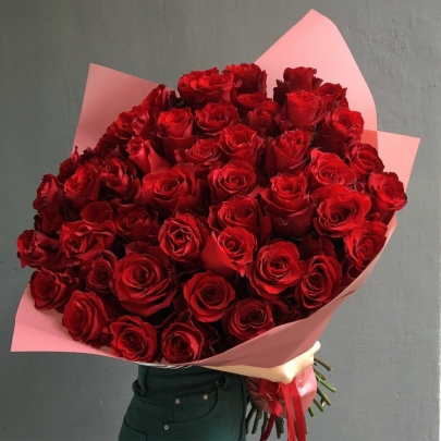 51 Красная Роза (60 см.) в упаковке фото