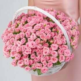 51 Кустовая Розовая Роза в корзине фото