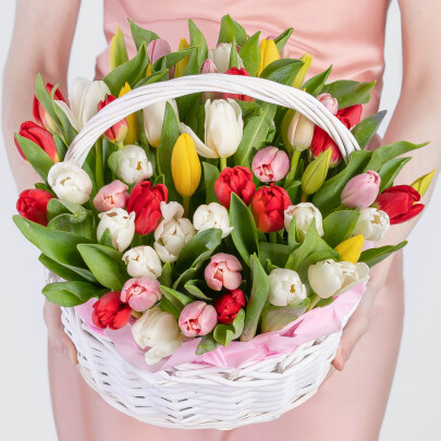 51 Тюльпан Микс в корзине фото